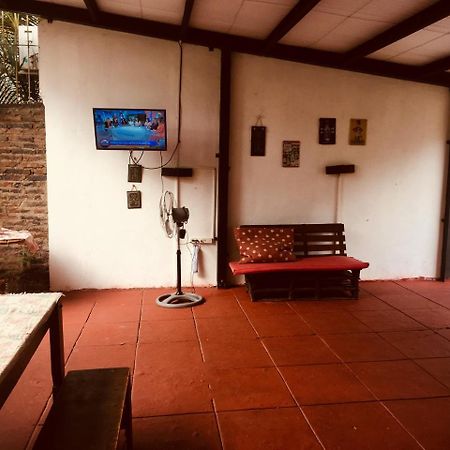 Hostel Costa Mosquito Posadas Bagian luar foto