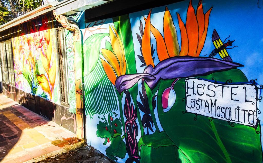 Hostel Costa Mosquito Posadas Bagian luar foto