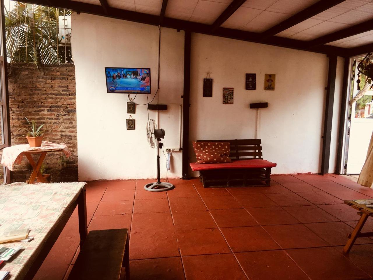 Hostel Costa Mosquito Posadas Bagian luar foto